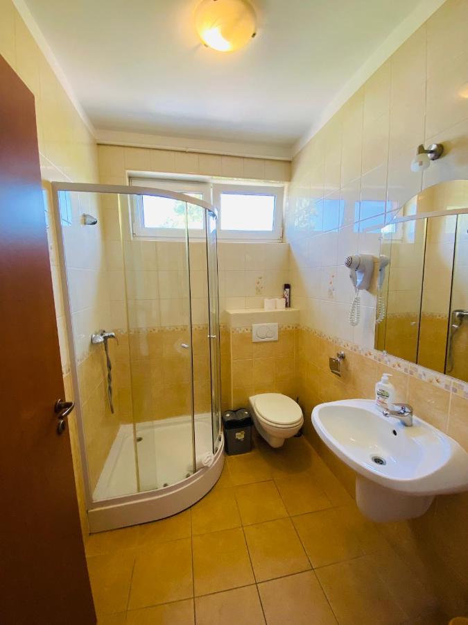 Appartamento Gabi Lux Apartman Hajdúszoboszló Esterno foto