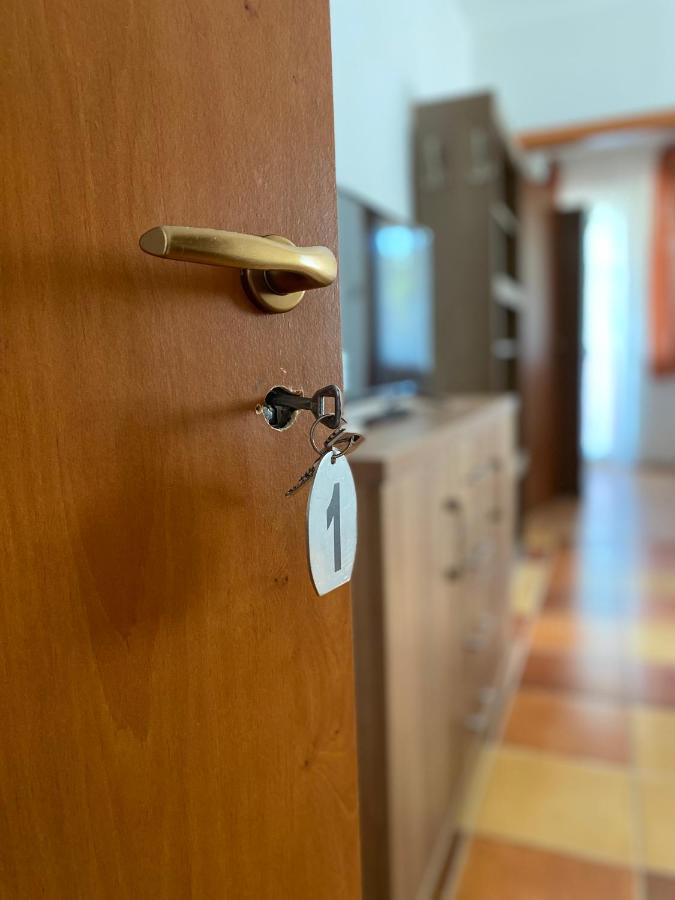 Appartamento Gabi Lux Apartman Hajdúszoboszló Esterno foto